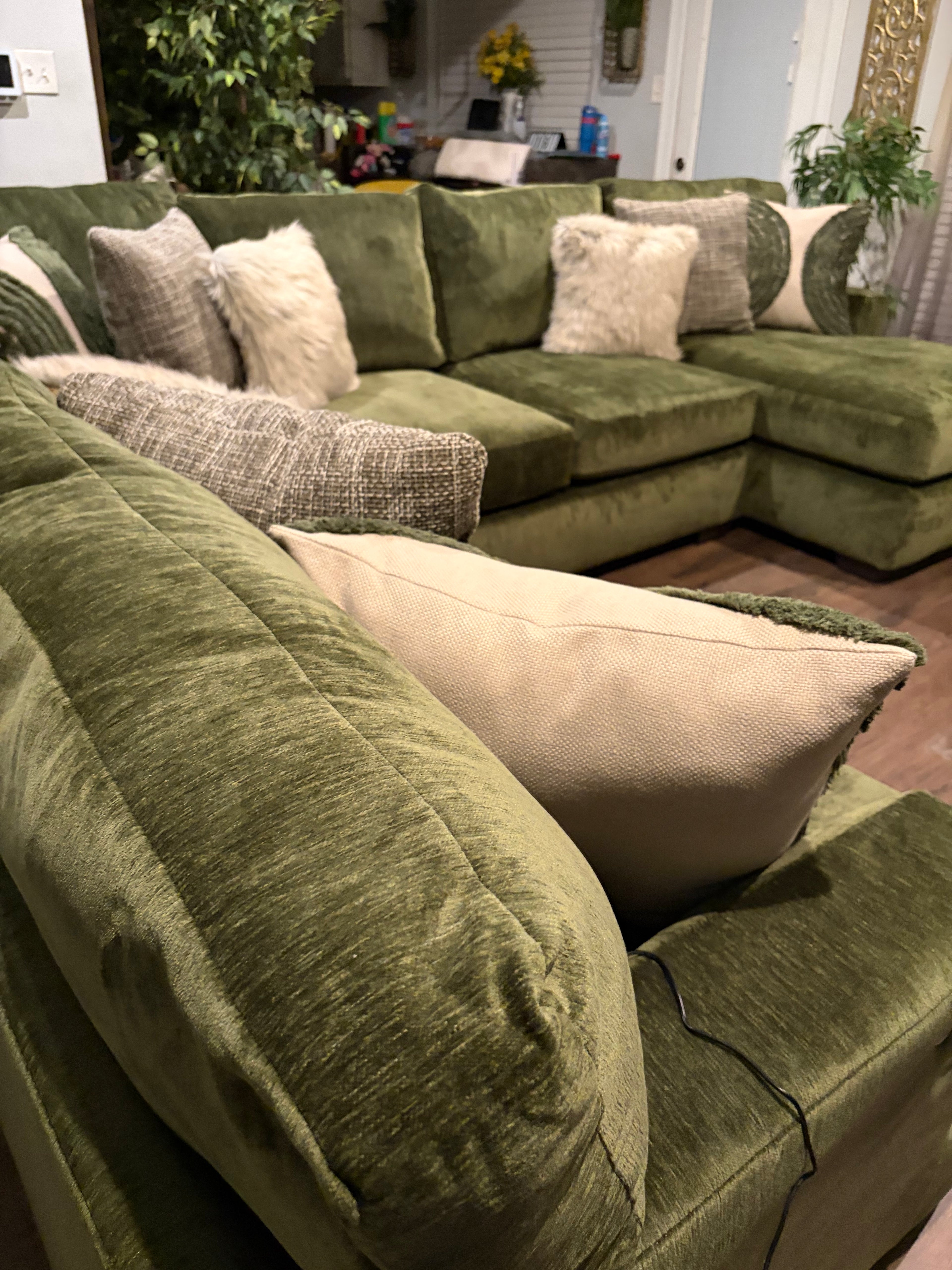 Corinthian 2900 - 3PC Sectional