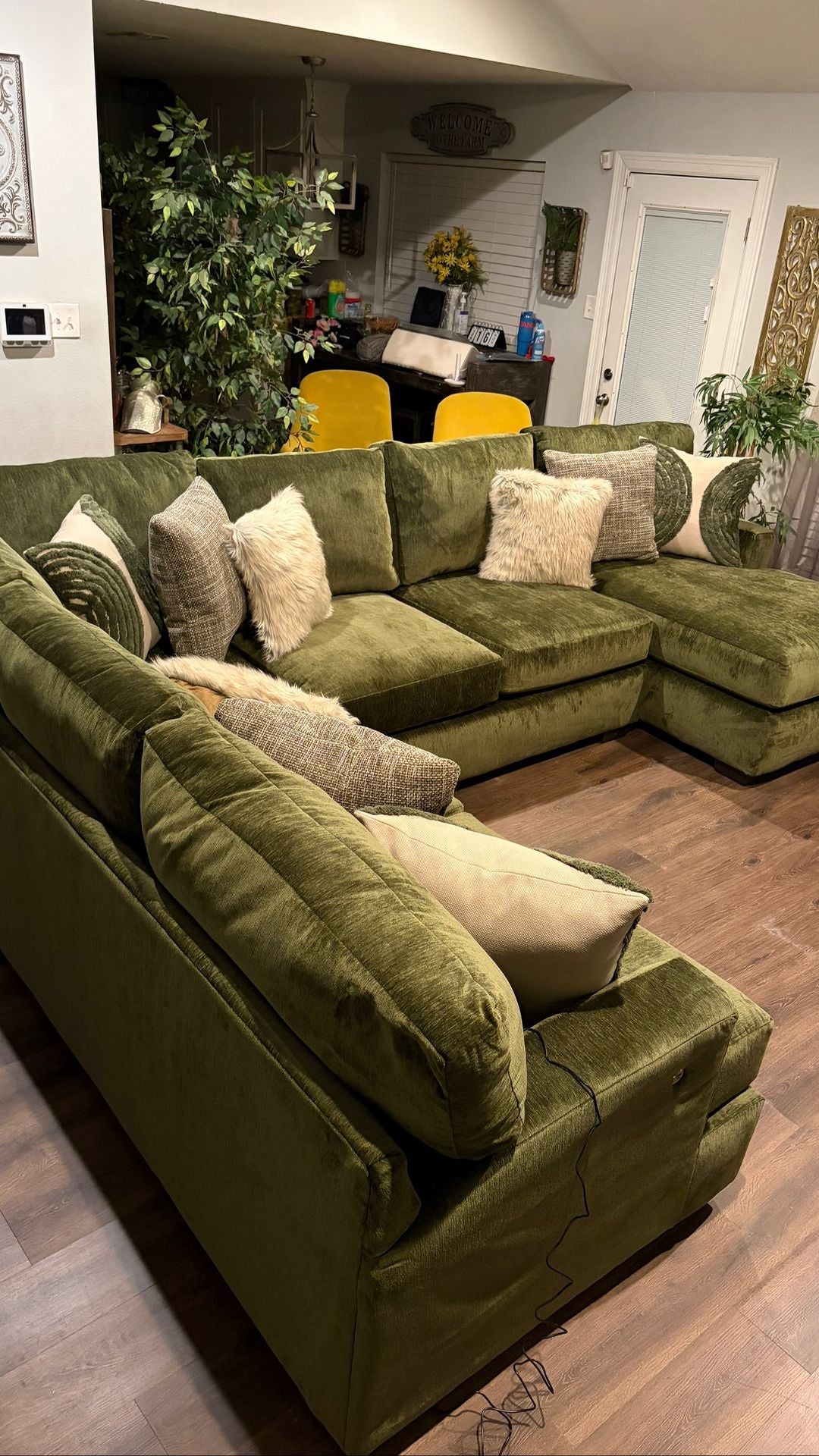 Corinthian 2900 - 3PC Sectional